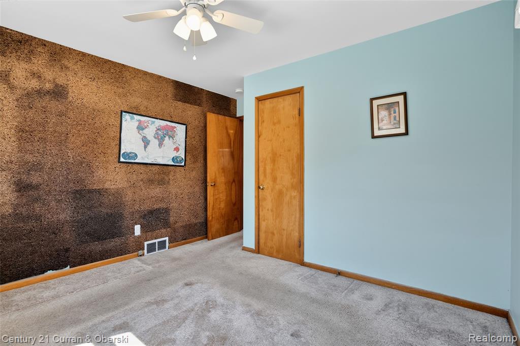 8224 N Evangeline Street, Dearborn Heights, MI 48127 — Photo 16
