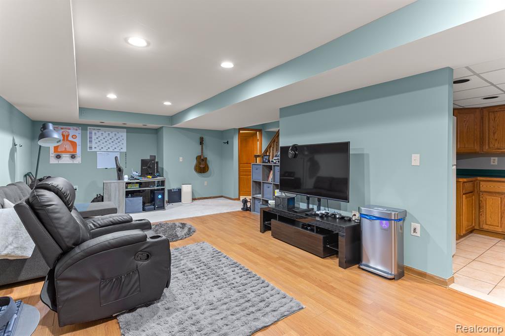 812 N BEECH DALY Road, Dearborn Heights, MI 48127 — Photo 24