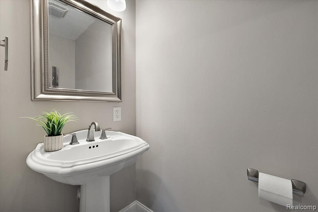 4521 Coachmaker Drive, Bloomfield Hills, MI 48302 — Photo 16