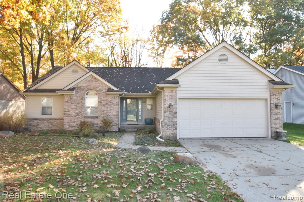 519 River Ridge Drive, Waterford, MI 48327