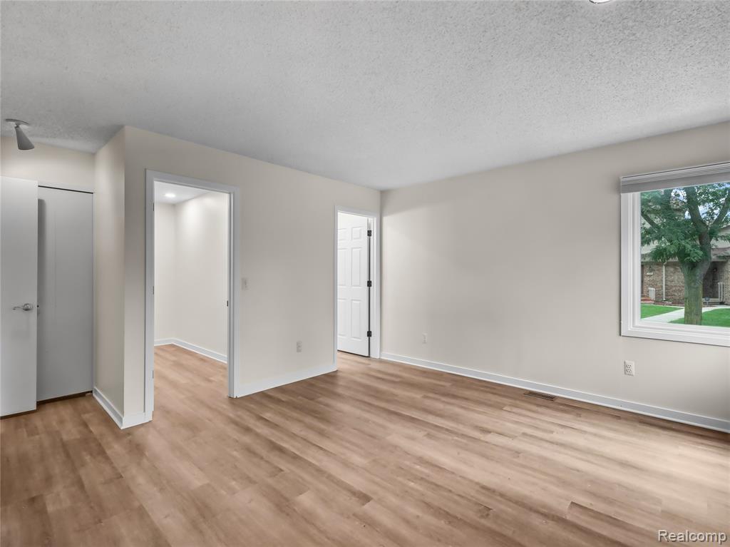 7113 Elmhurst, West Bloomfield, MI — Photo 30
