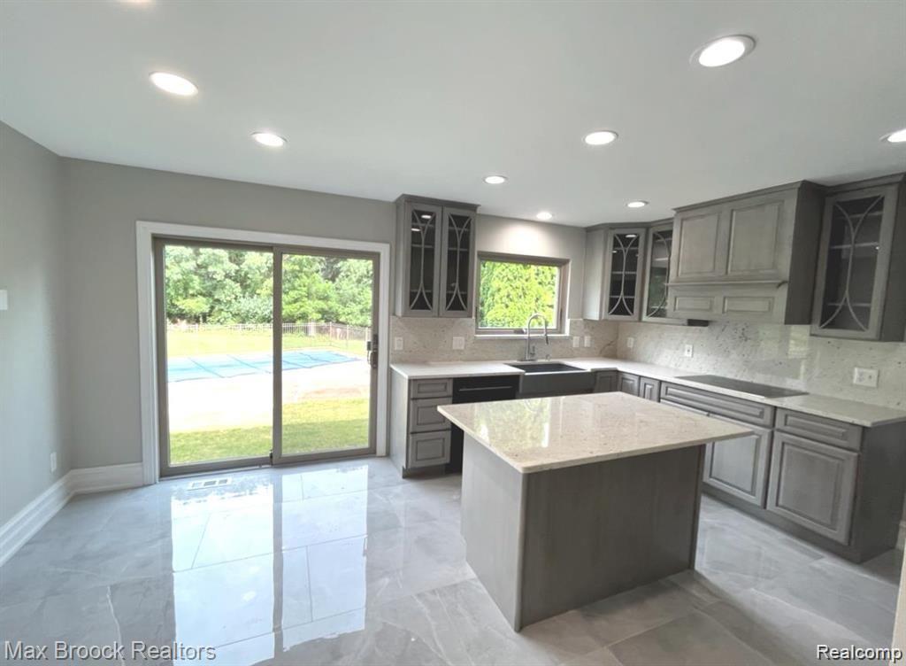 7980 BILLINGHAM Road, West Bloomfield, MI 48324 — Photo 4