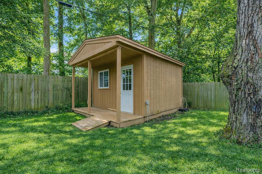 513 Stoddard Avenue, East Lansing, MI 48823 — Photo 18