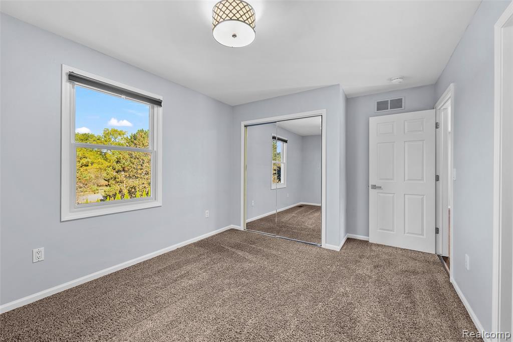 4476 Woodcliff Court, Rochester, MI 48306 — Photo 38