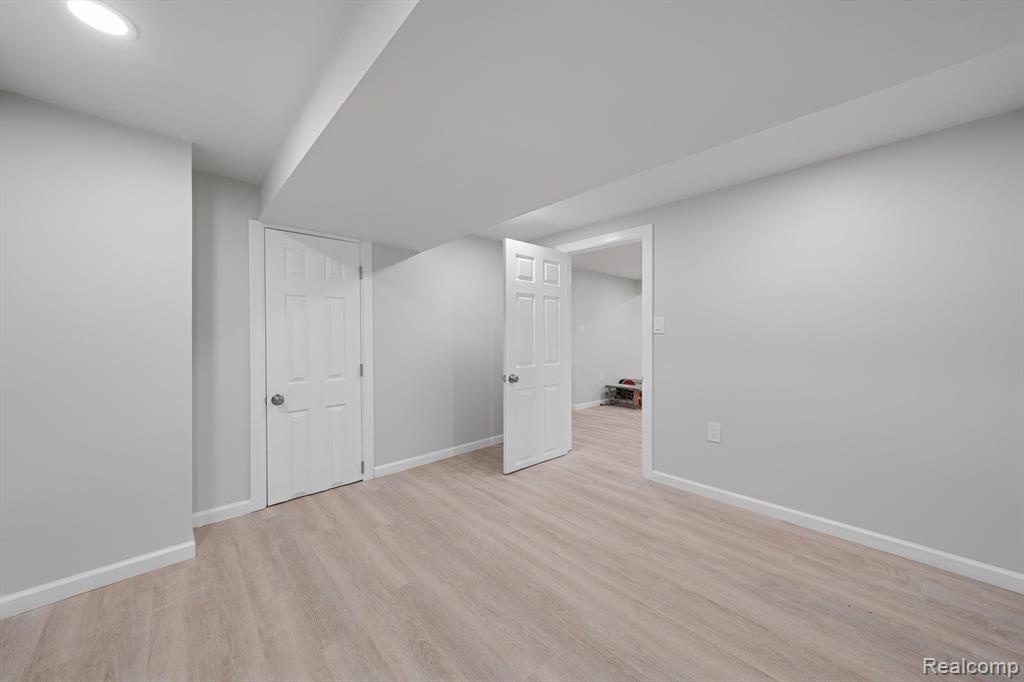 5232 Dickson Drive, Sterling Heights, MI 48310 — Photo 38
