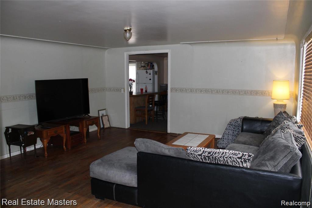 4265 Pine Grove Avenue, Fort Gratiot, MI 48059 — Photo 5