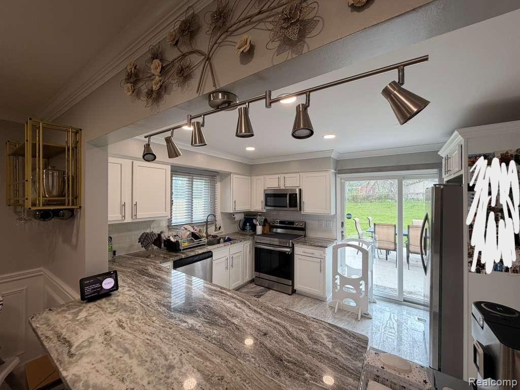 4803 Crestbrook Drive, Waterford, MI 48328 — Photo 4
