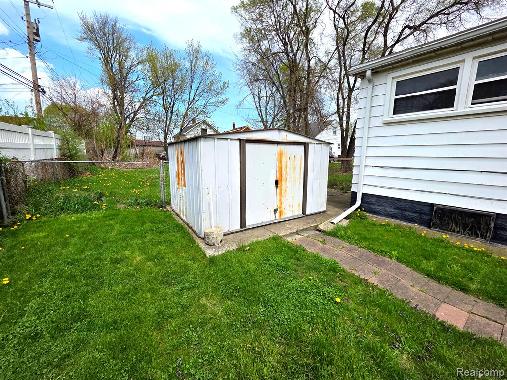 6871 WINTHROP Street, Detroit, MI 48228 — Photo 5