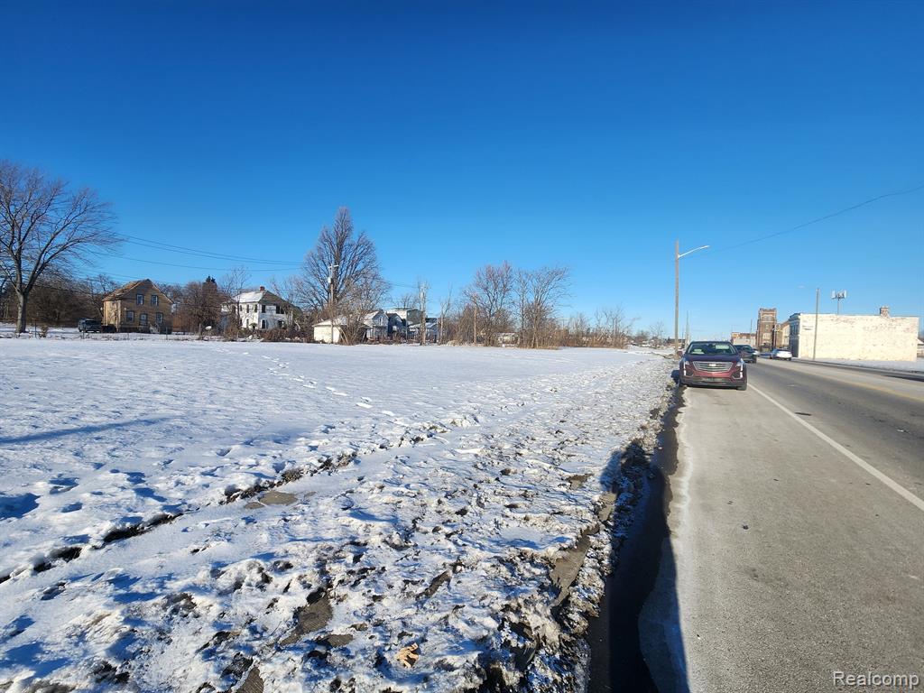 9325 MACK Avenue, Detroit, MI 48214 — Photo 2