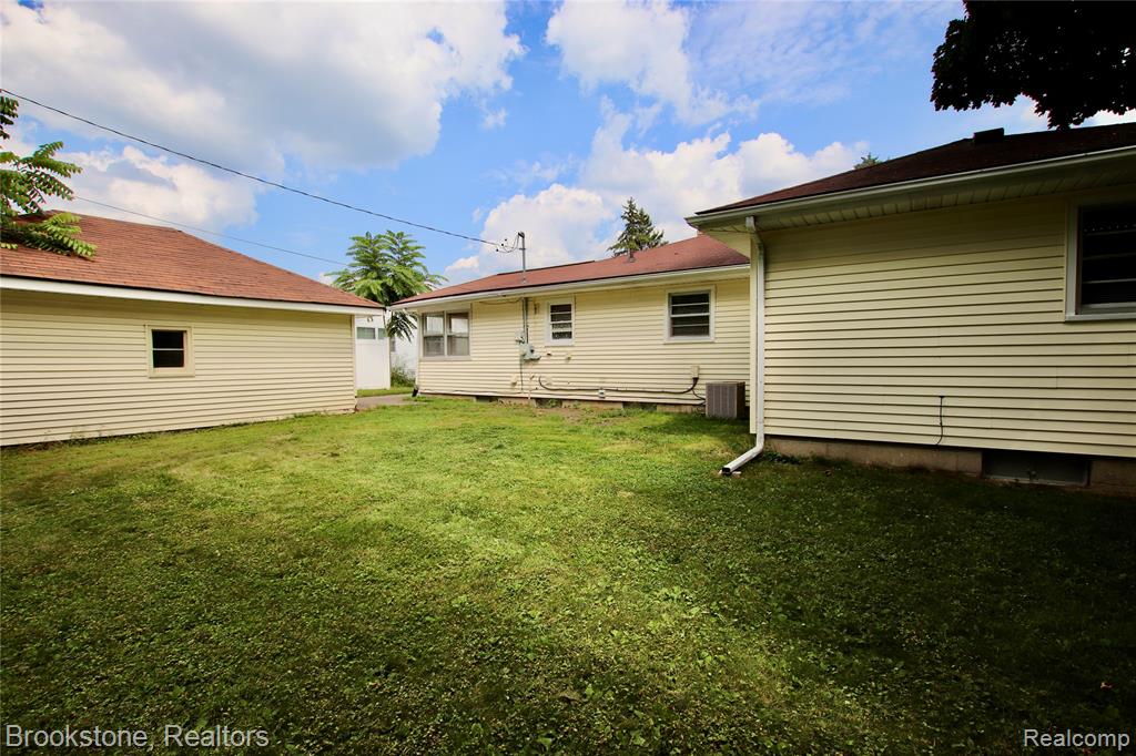621 Forest Drive, Fenton, MI 48430 — Photo 22