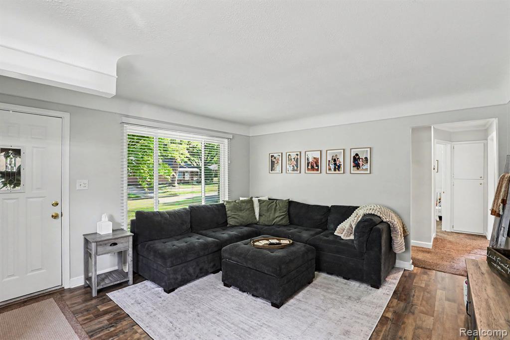 332 E Parker Avenue, Madison Heights, MI 48071 — Photo 3
