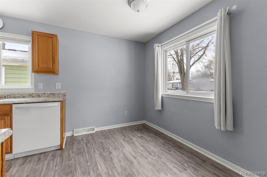 4421 Edgewood Street, Dearborn Heights, MI 48125 — Photo 12