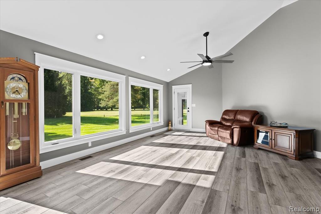 12002 Renfrew Court, Hartland, MI 48353 — Photo 18