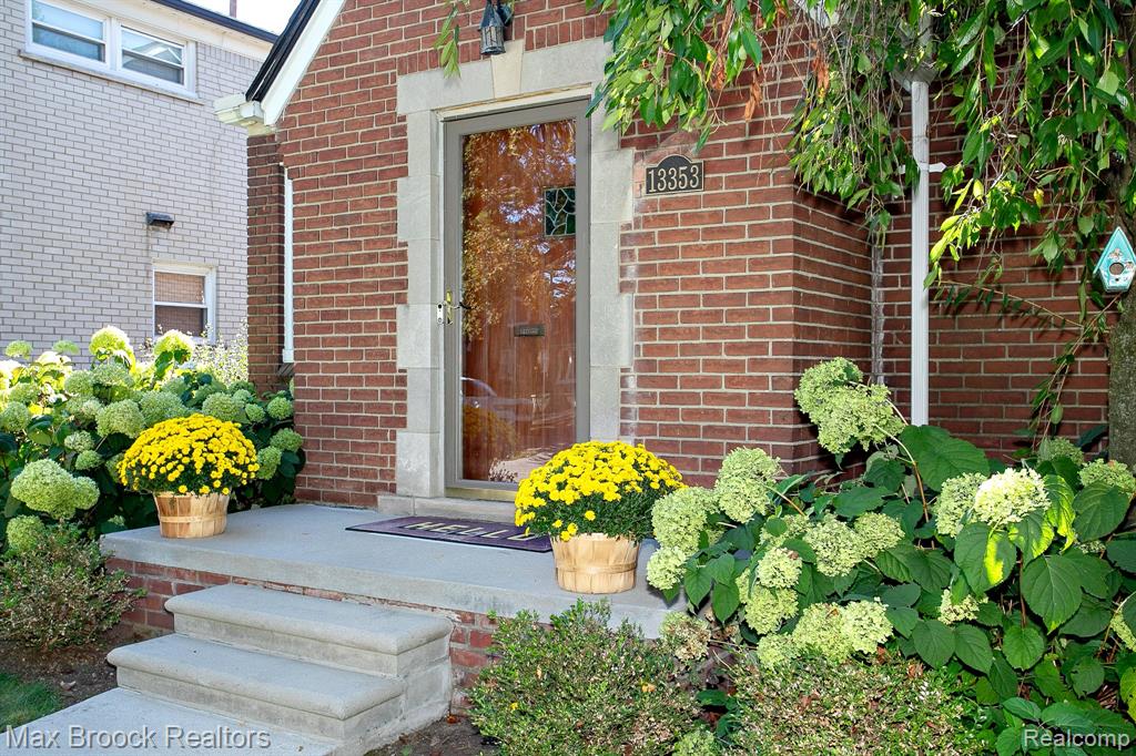 13353 Sherwood Drive, Huntington Woods, MI — Photo 3