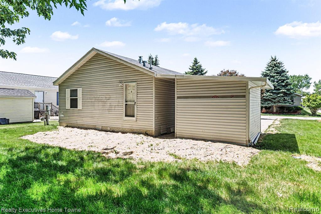 45822 Bonaventure Dr, Macomb, MI 48044 — Photo 23