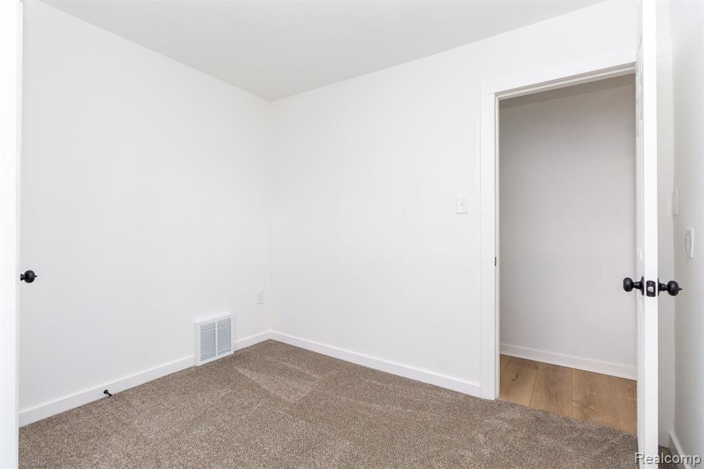 7641 WESTMINSTER Avenue, Warren, MI 48091 — Photo 17