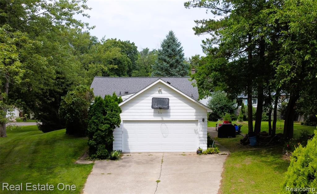 4415 Welland Drive, West Bloomfield, MI 48323 — Photo 29