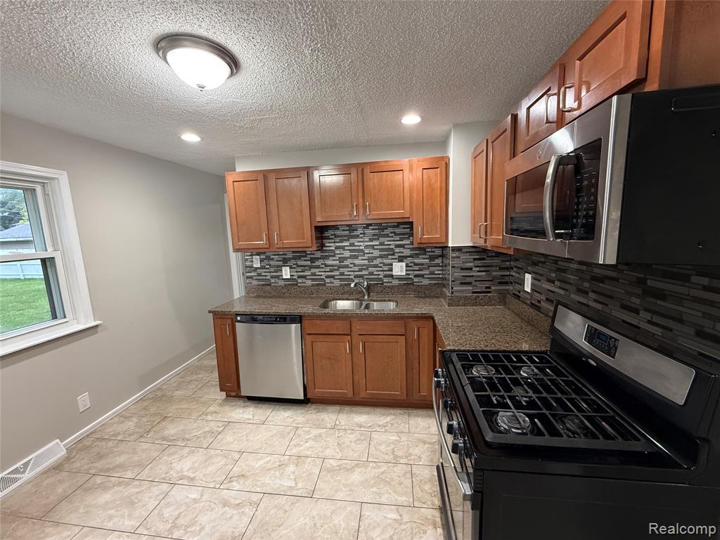 5961 McGuire Street, Taylor, MI 48180 — Photo 8