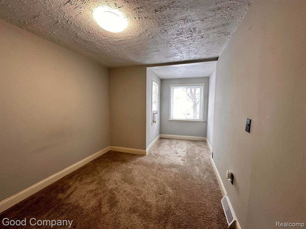419 W HAYES Avenue, Hazel Park, MI 48030 — Photo 7