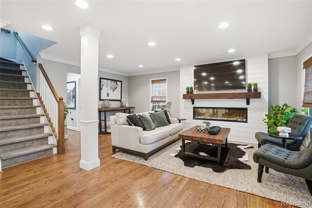 373 Hillcrest Avenue, Grosse Pointe Farms, MI 48236 — Photo 5