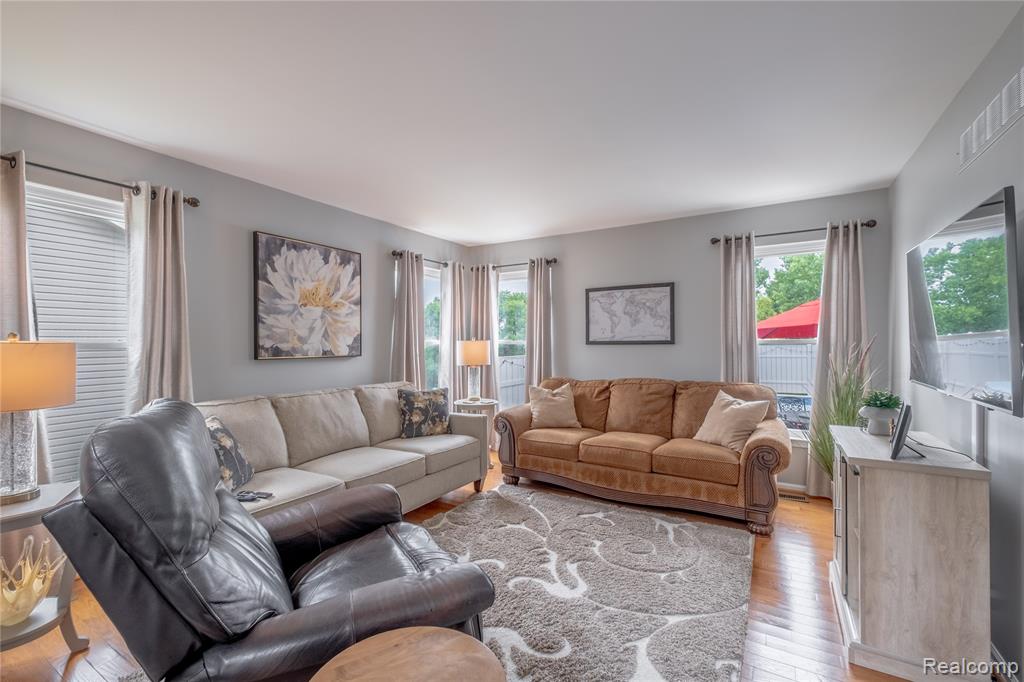 742 Maple Tree Drive, Fenton, MI 48430 — Photo 18