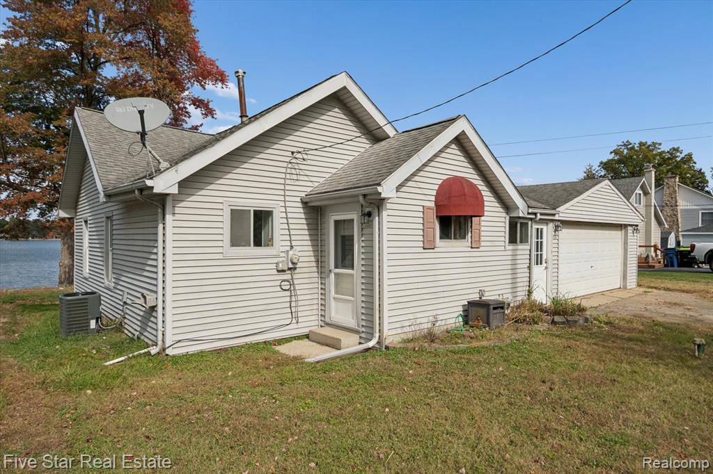 9548 Roundlake Boulevard NE, White Lake, MI — Photo 34