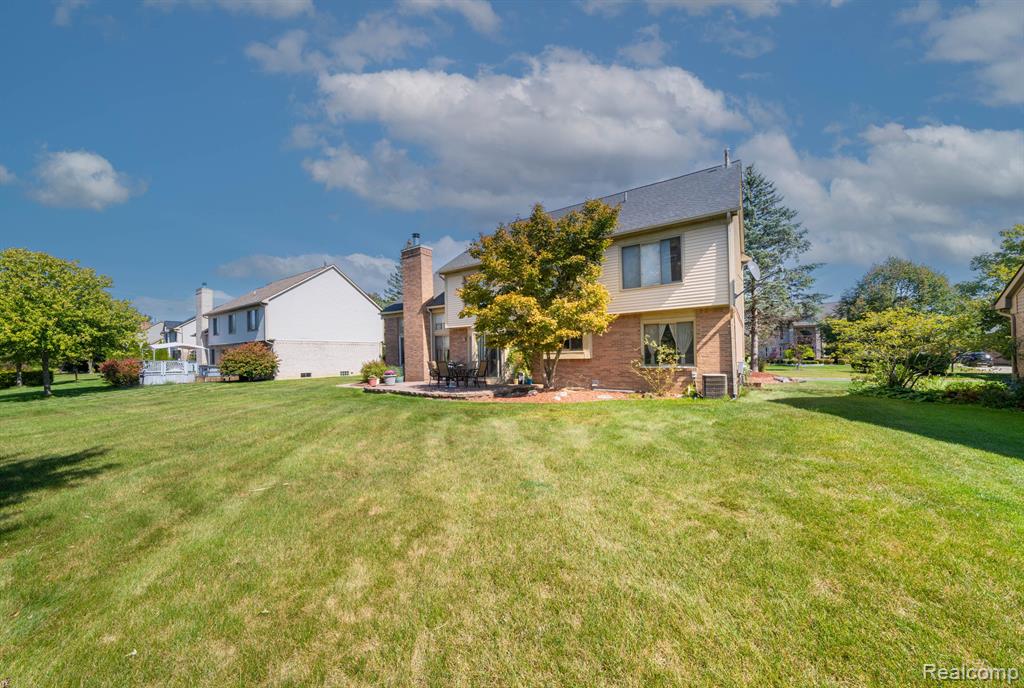 46856 GLENGARRY Boulevard, Canton, MI 48188 — Photo 11