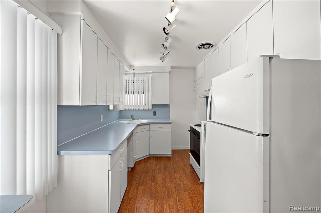 14001 Balfour Street, Oak Park, MI 48237 — Photo 13