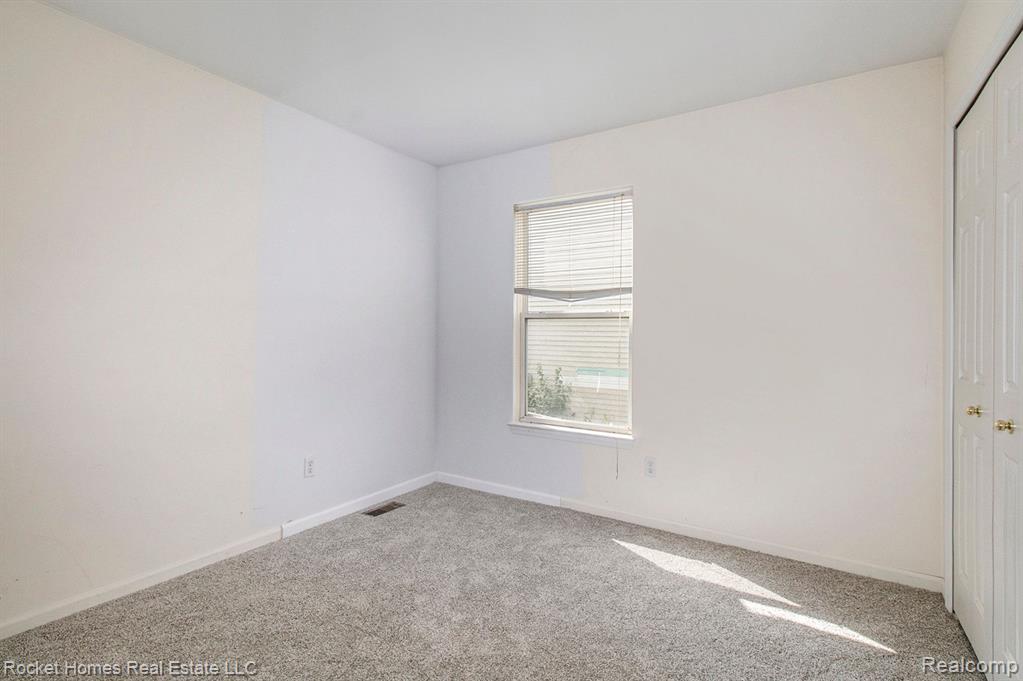 7256 MAPLELAWN Drive, Ypsilanti, MI 48197 — Photo 18