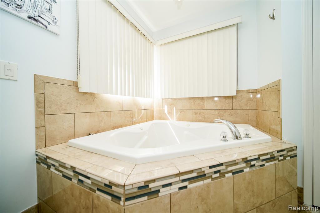 8670 LILLIAN Drive, Washington, MI — Photo 24