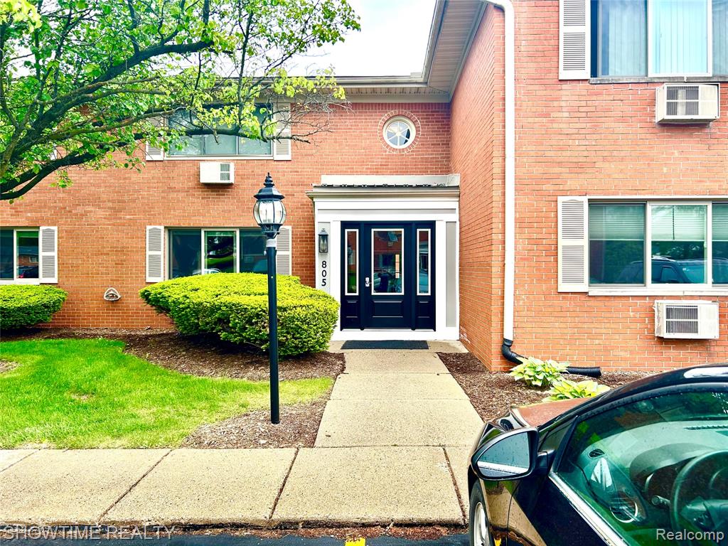 805 Plate Street, 207, Rochester, MI 48307 — front exterior