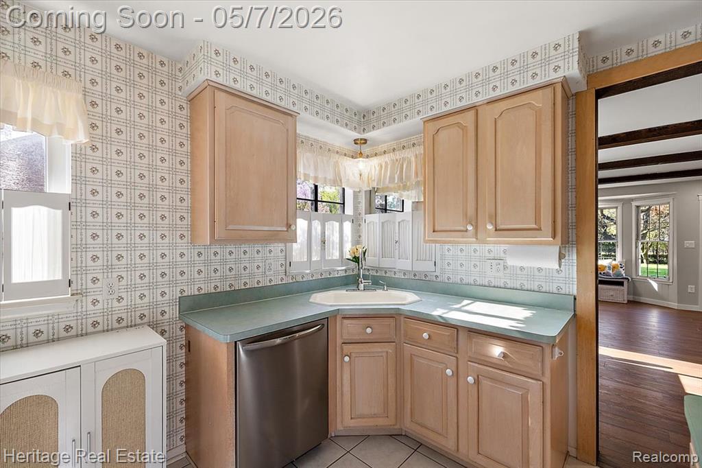 31881 Lamar Drive, Farmington, MI 48336 — Photo 12