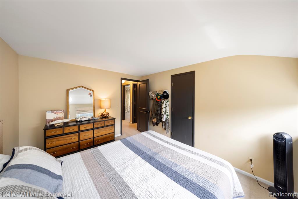 839 COOK Road, Grosse Pointe Woods, MI 48236 — Photo 22