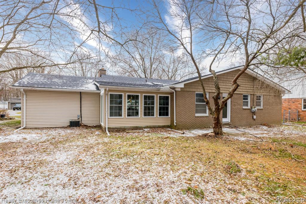18910 Devonshire Street, Beverly Hills, MI 48025 — Photo 32