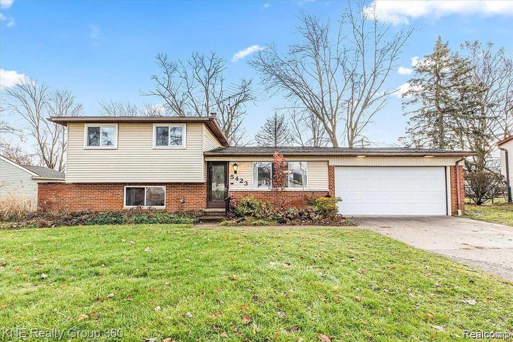 5423 Mikewood Drive, Waterford, MI 48327 — Photo 2