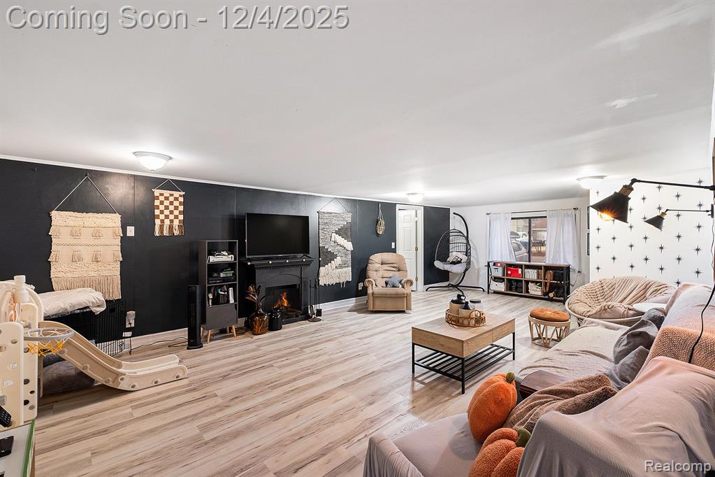 802 Richard Street, Holly, MI 48442 — Photo 8