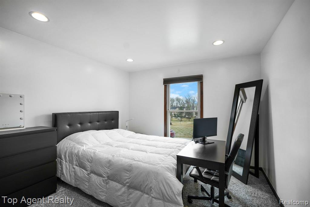 445 LEXINGTON Drive, Rochester Hills, MI 48307 — Photo 25
