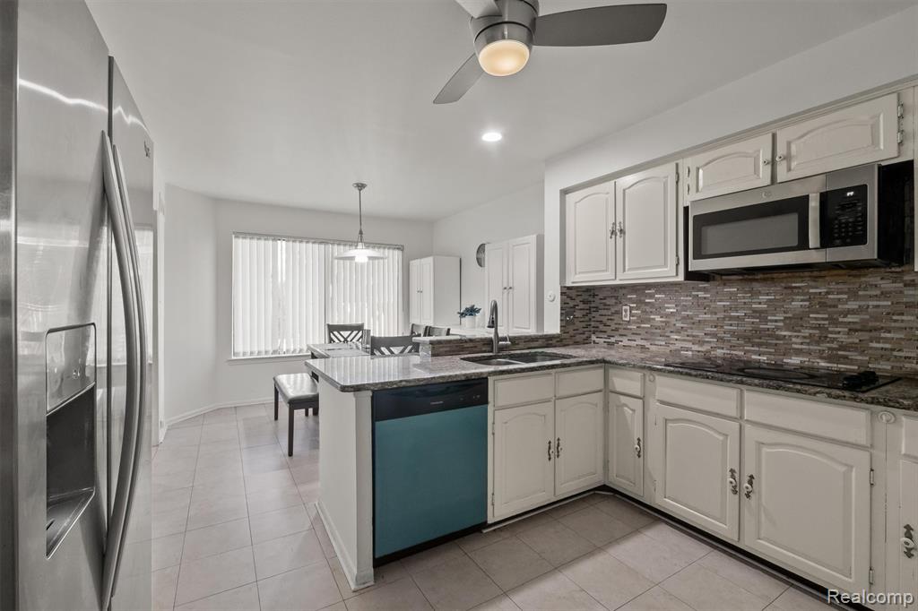 7114 Pebble Park Drive, West Bloomfield, MI — Photo 11