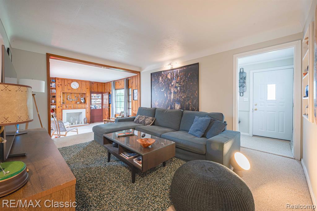406 COMMON Street, Walled Lake, MI 48390 — Photo 19