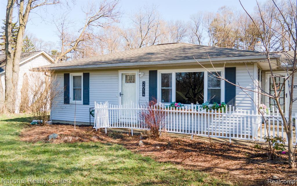 2654 Hatton Road, Auburn Hills, MI 48326 — Photo 3