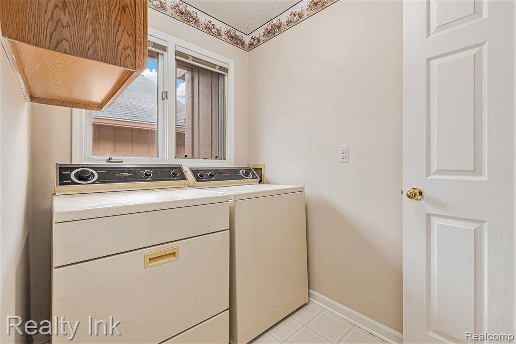 34978 WHITE PINE Trail, Farmington Hills, MI 48335 — Photo 13