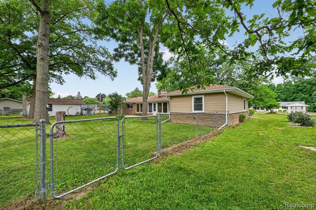 4877 Orchard Lane, Owosso, MI 48867 — Photo 56