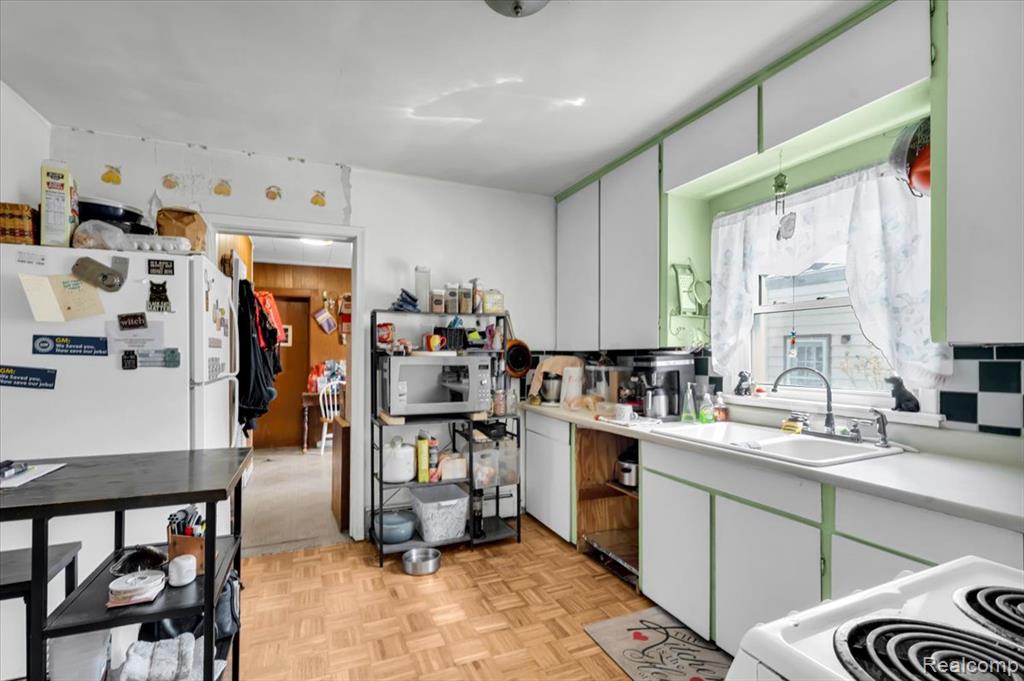 8675 Paige Avenue, Warren, MI 48089 — Photo 4
