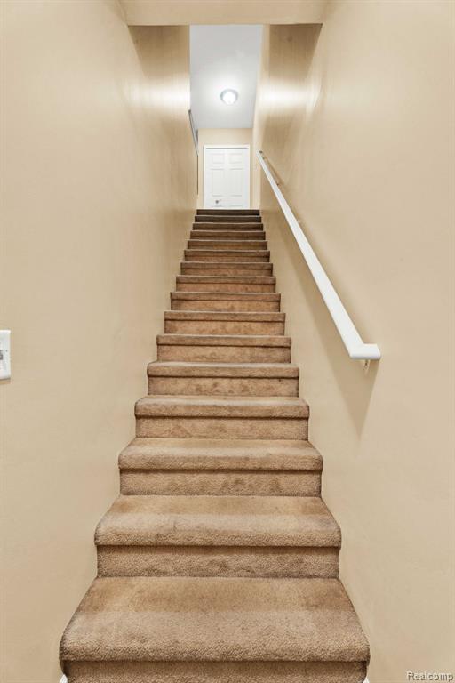 5379 Twin Oaks Drive, Sterling Heights, MI 48314 — Photo 8