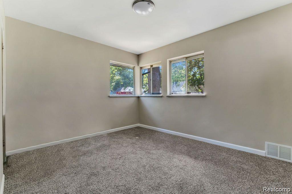 5322 Winthrop Boulevard, Flint, MI 48505 — Photo 8