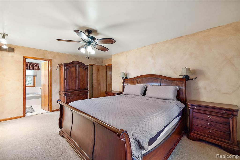 10161 LONGFORD Drive, South Lyon, MI 48178 — Photo 8