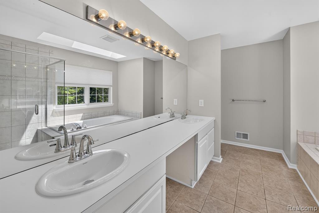 4895 Greenview Drive, Commerce Twp, MI 48382 — Photo 27