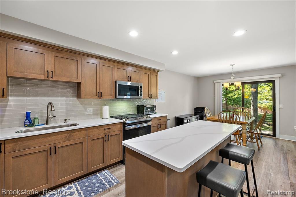 525 Oxford Court, Rochester Hills, MI 48307 — Photo 22