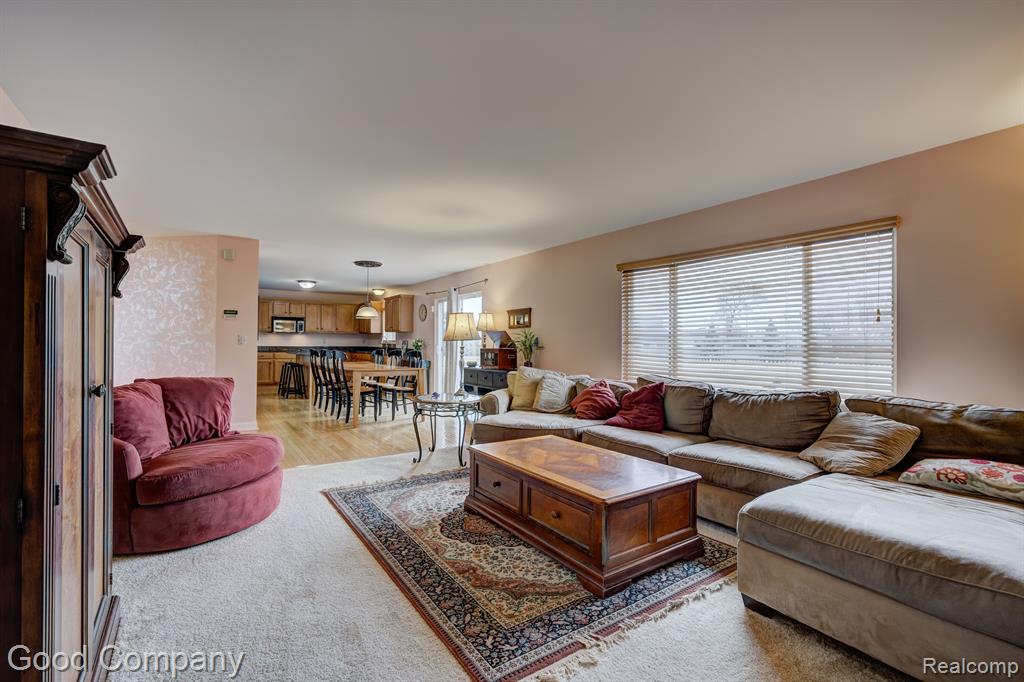 755 OAK POINT Lane, Madison Heights, MI 48071 — Photo 2