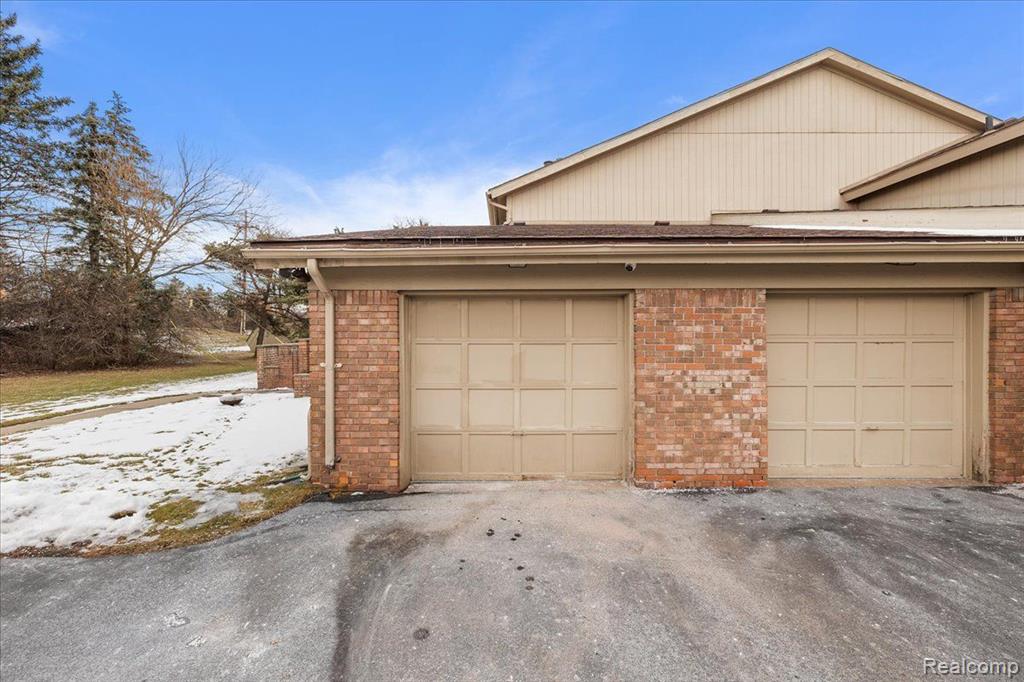 1570 S HILL Boulevard, Bloomfield Hills, MI 48304 — Photo 35
